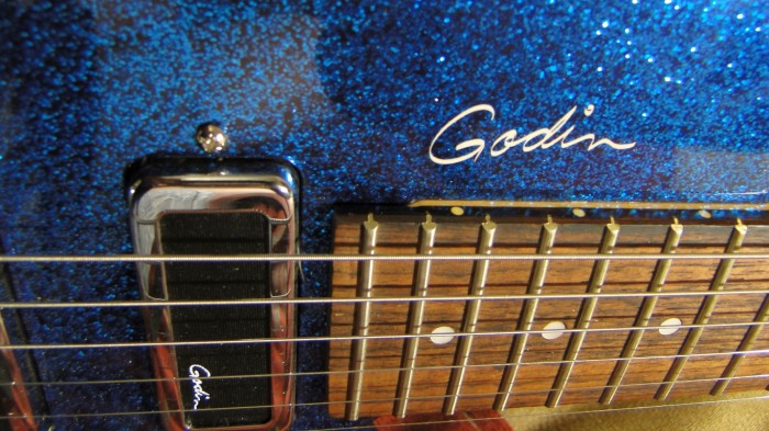 Godin Triumph Sparkle Blue